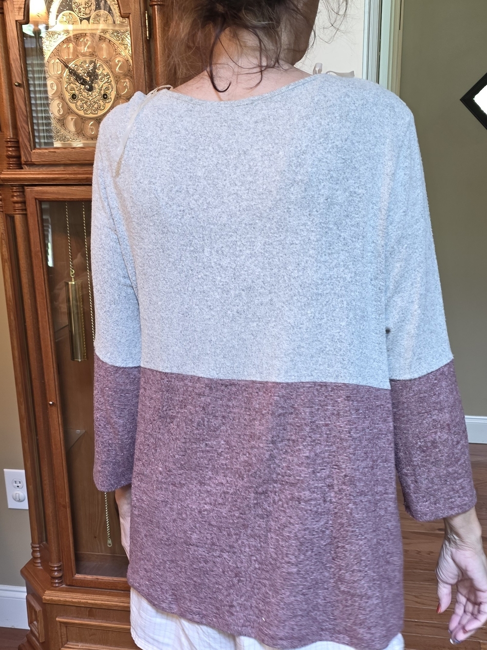 Two-Tone Knit Tunic Top in Light Gray and Dusty Mauve